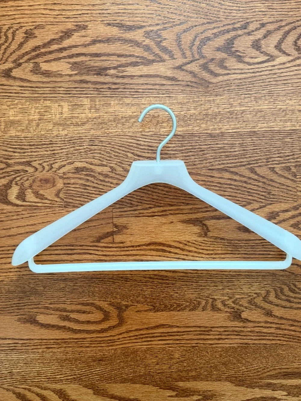 8 Muji hangers